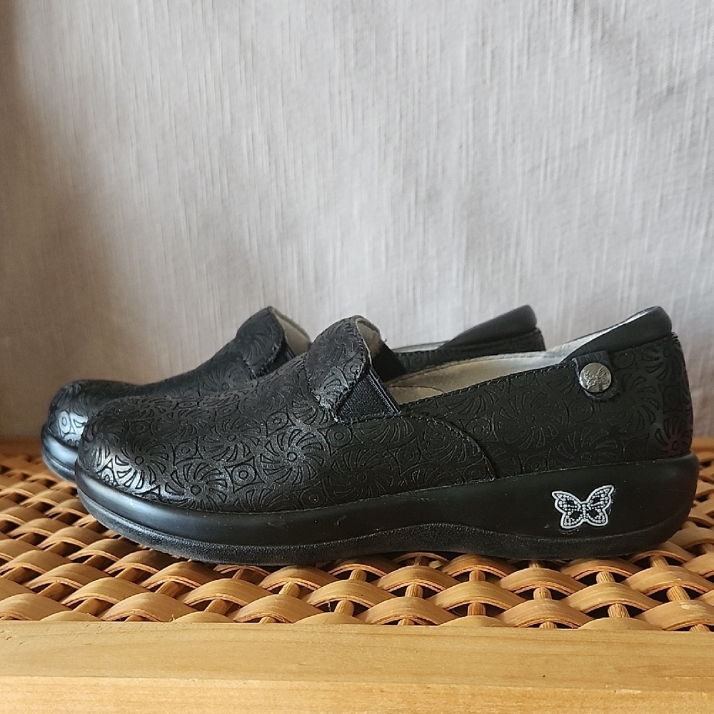 Black Embossed Slip-On Women's Shoes